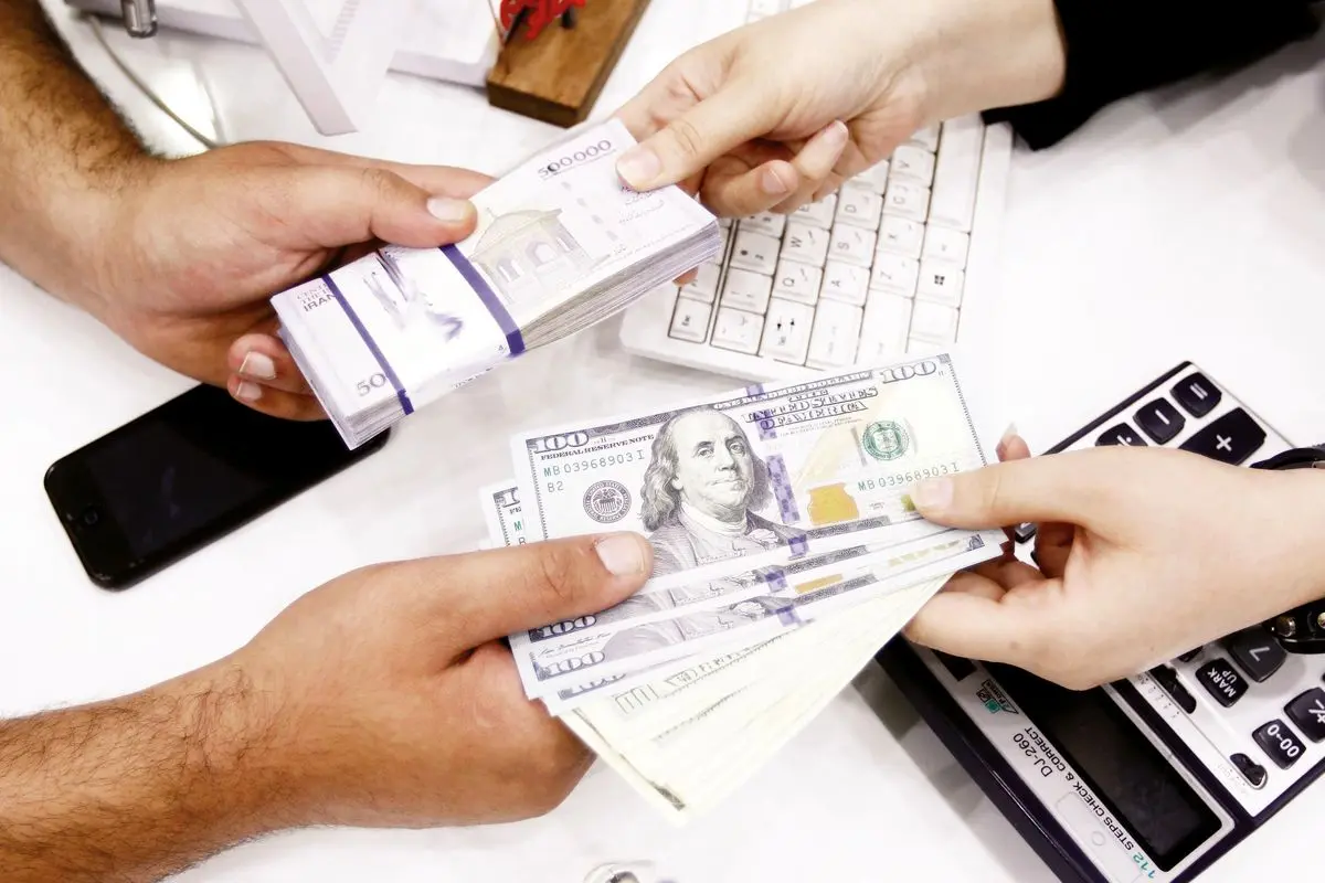 دلار سقوط کرد؛ ریال تقویت شد