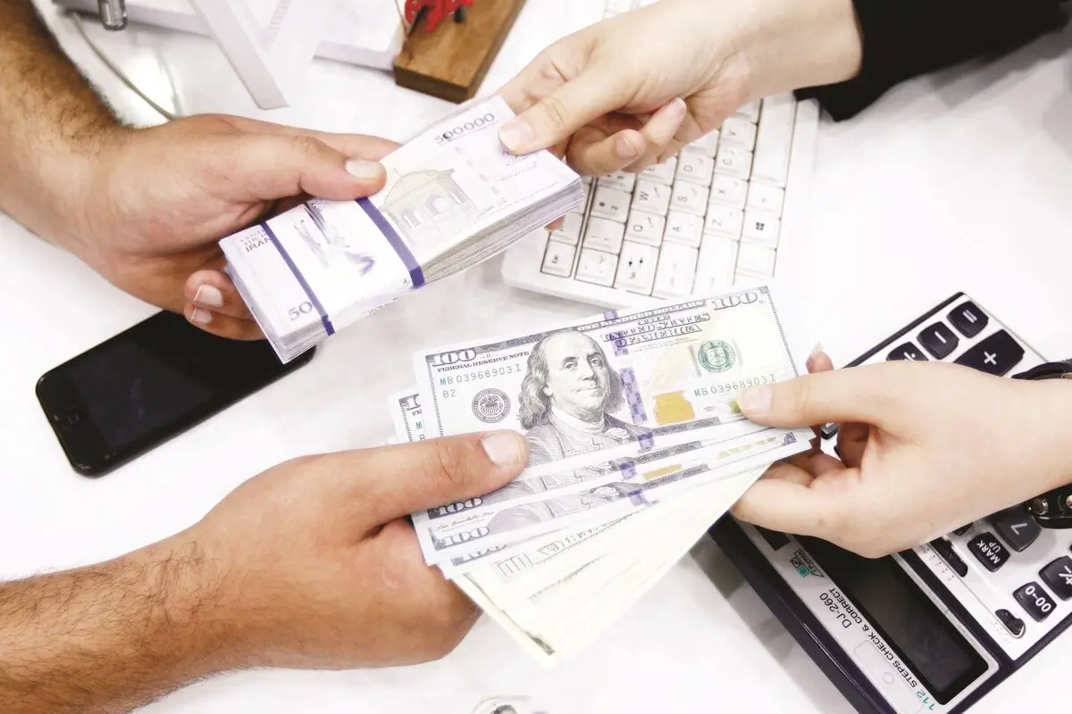 دلار سقوط کرد؛ ریال تقویت شد