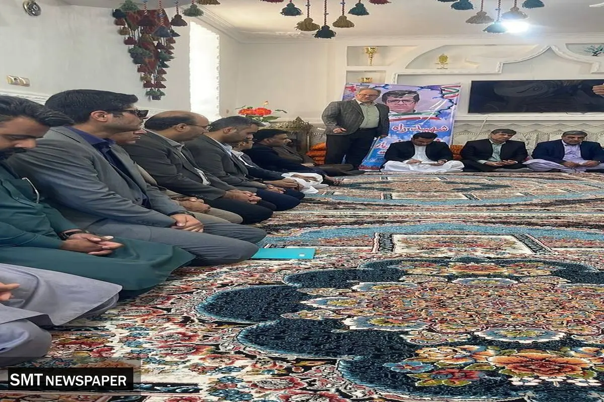 حضور مدیر بیمه دی سیستان و بلوچستان در منزل بخشدار شهید
