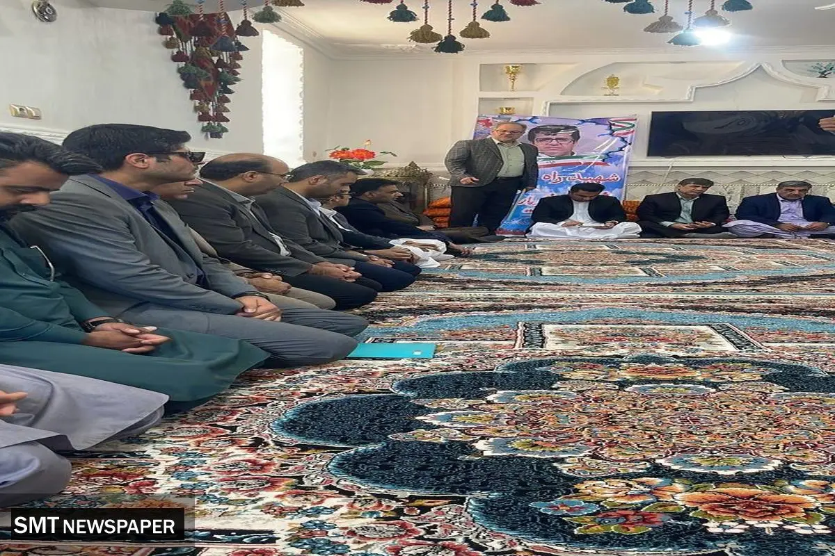 حضور مدیر بیمه دی سیستان و بلوچستان در منزل بخشدار شهید
