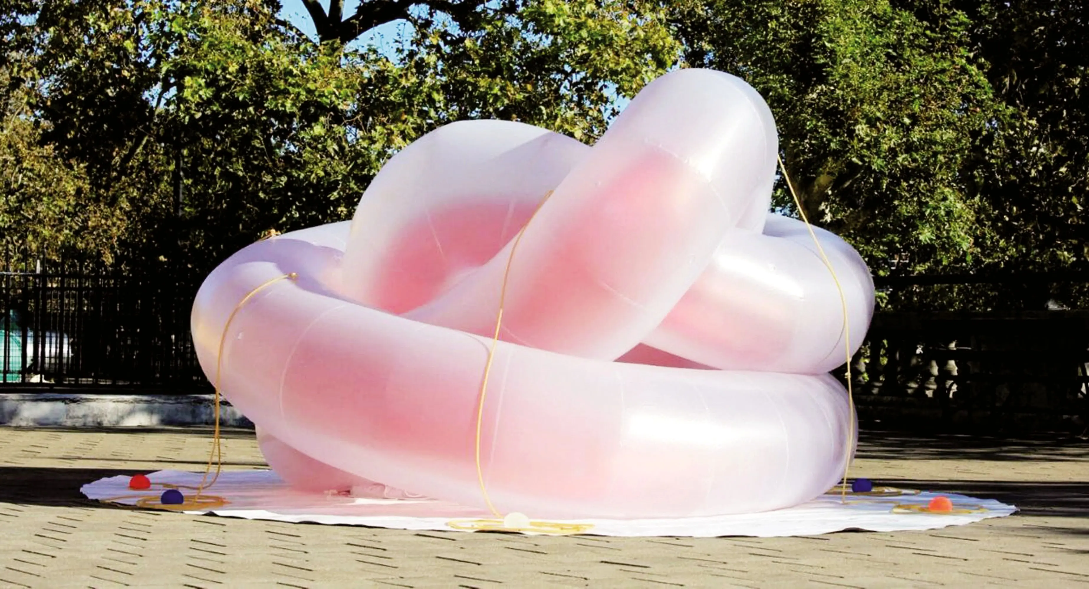 چیدمان‌های بادی یادآور «سستی و ناپایداری‌های عاطفی»