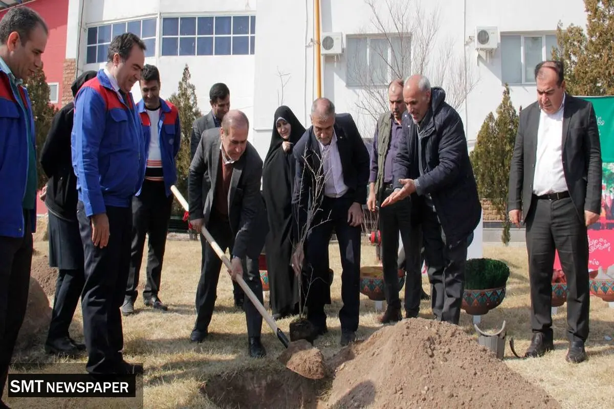 کاشت 20 نهال توسط شرکت ارس خودرو دیزل