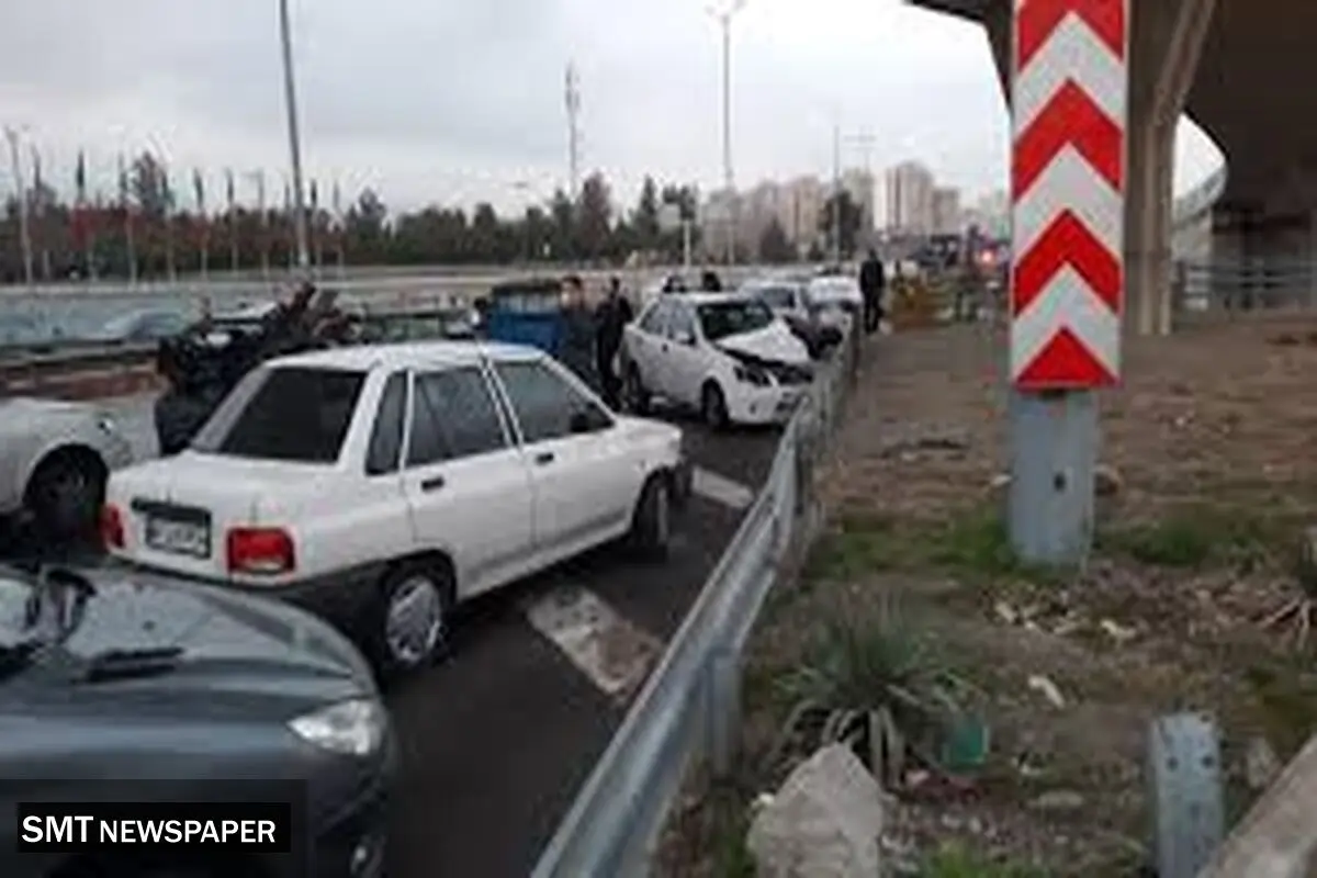 تصادف زنجیره ای ۶ خودرو در یزد / مصدومیت ۱۳ نفر به خاطر نزاع بعد تصادف!