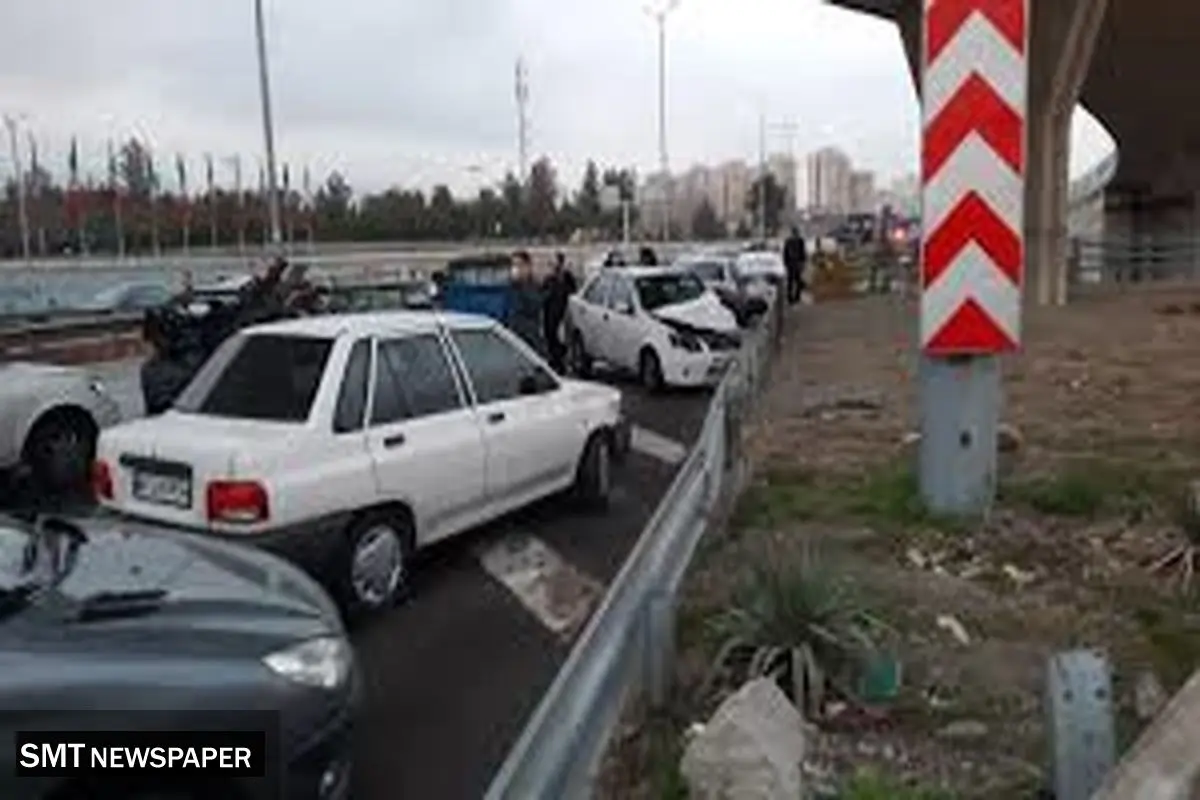 تصادف زنجیره ای ۶ خودرو در یزد / مصدومیت ۱۳ نفر به خاطر نزاع بعد تصادف!