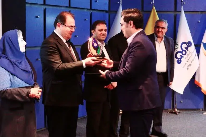 تندیس دو ستاره مجتمع مس سرچشمه رفسنجان در دهمین دوره جایزه ملی مدیریت انرژی کشور