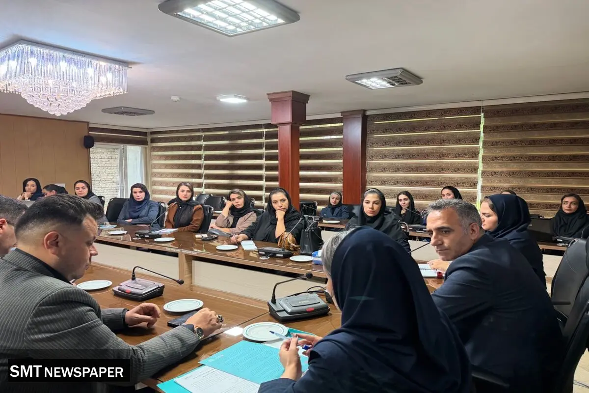 بررسی راهکارهای توسعه فروش بیمه عمر بهادار در نشست ماهیانه نمایندگان بیمه دی استان البرز
