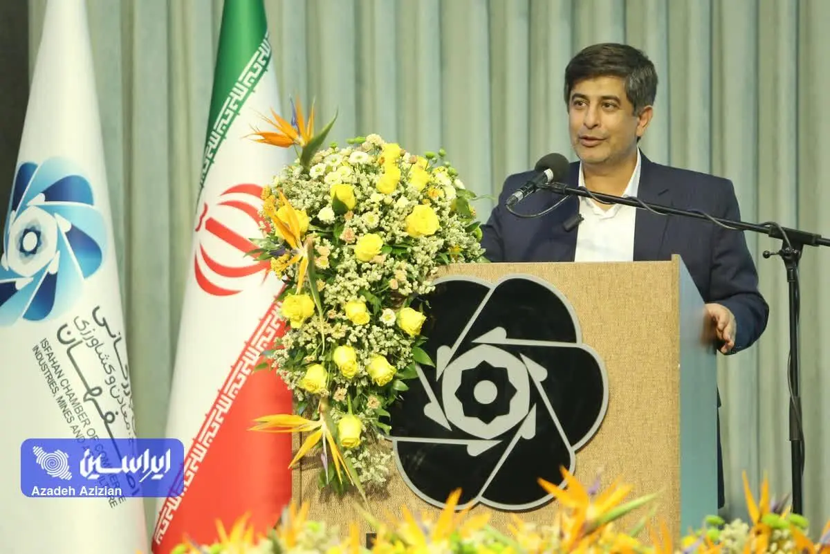 کارگران و مهندسان فولاد مبارکه قهرمانان اصلی بازسازی هستند