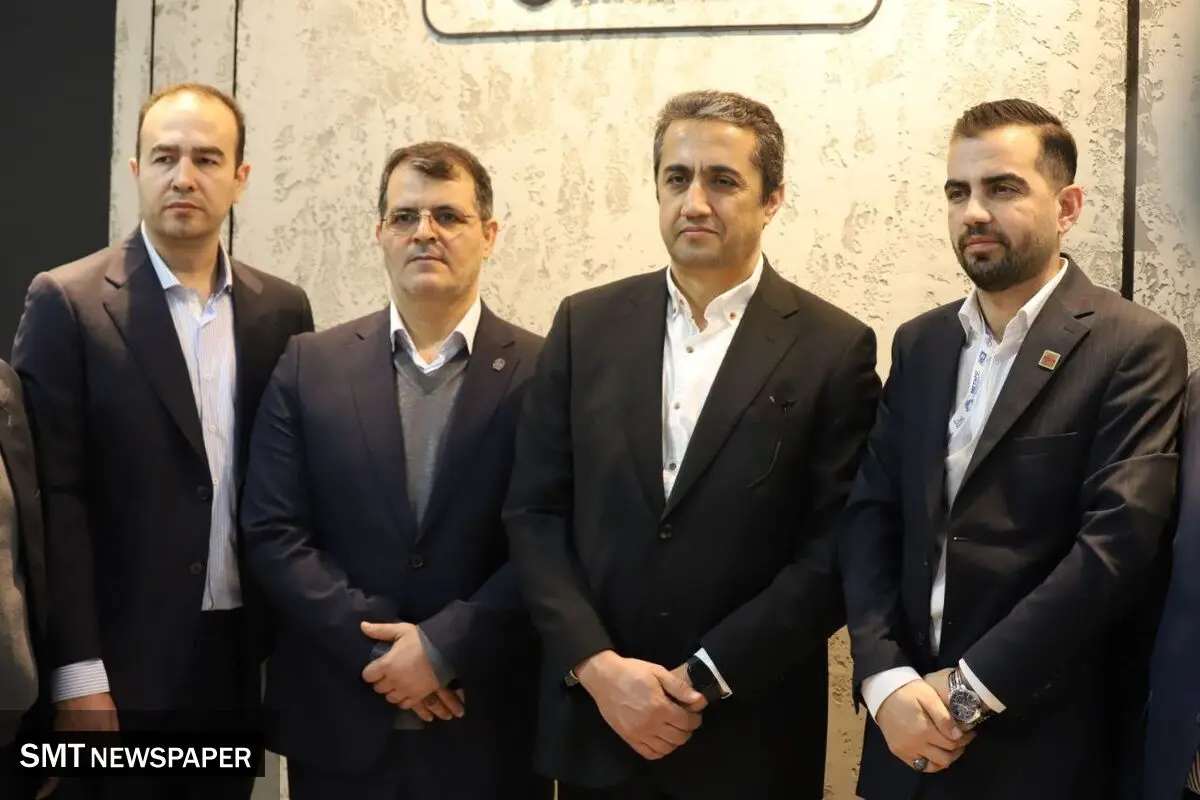 بازدید معاون وزیر صمت از غرفه فولاد اکسین خوزستان در نخستین روز از نمایشگاه ایران متافو۲۰۲۴