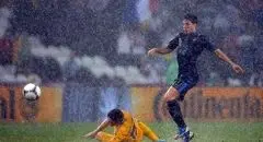 باران شدید بازی لیگ یکی را لغو کرد