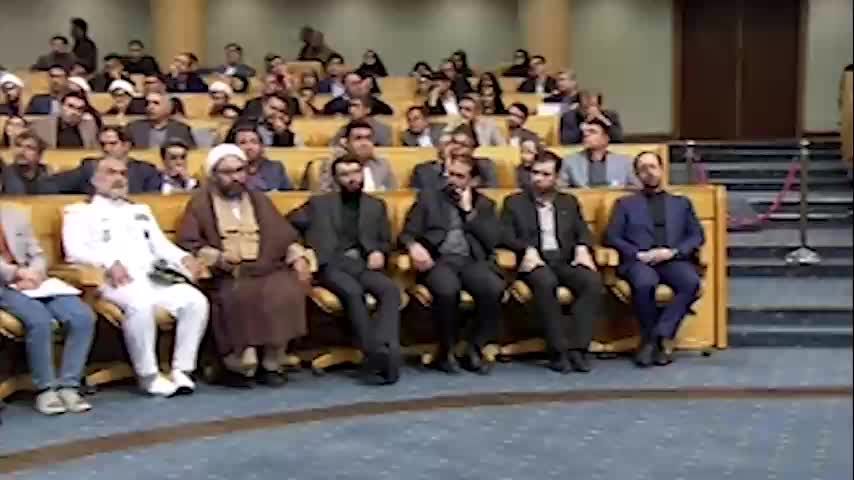 دانایی راه نجات است/ نخبگان در کشور راهگشا باشند