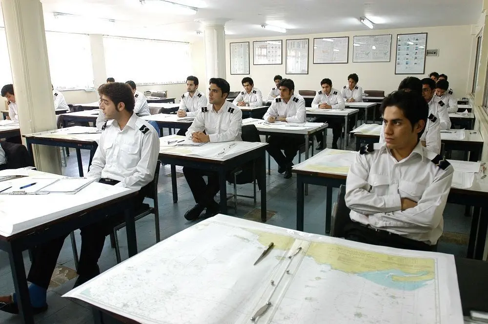 بورسیه کامل دانشجویان پذیرش شده در موسسه آموزشی کشتیرانی/برنامه ریزی برای بهبود وضعیت شغلی دریانوردان طی سال جاری