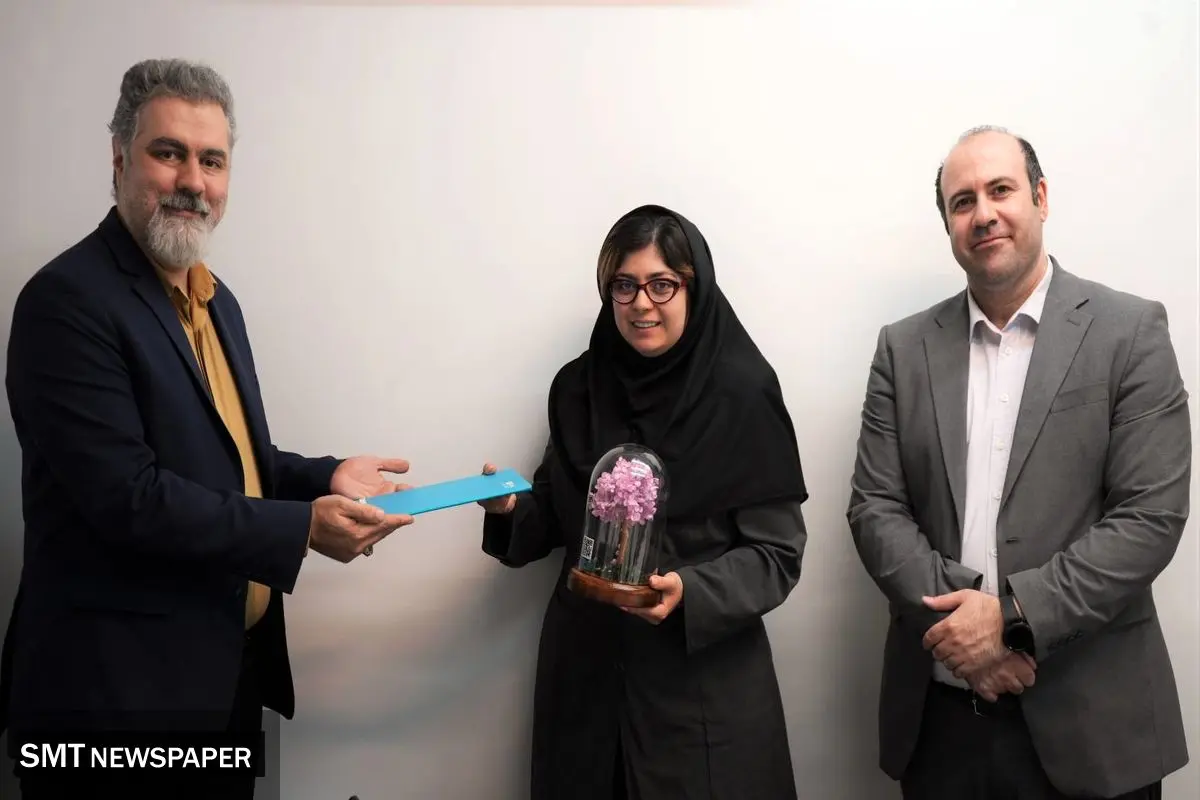تجلیل از رابط برتر امور مشتریان بیمه دی؛ شعبه ممتاز مرکزی تهران پیشتاز در پاسخگویی
