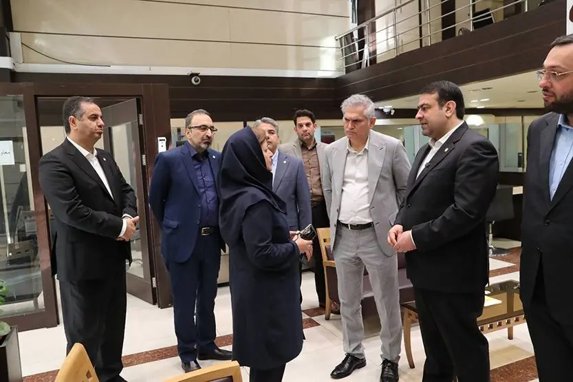 بازدید نجارزاده از برخی شعب انتقال یافته بانک سابق آینده به بانک ملی ایران/ استمرار بی وقفه خدمات به مردم و تمرکز بر مشتری مداری