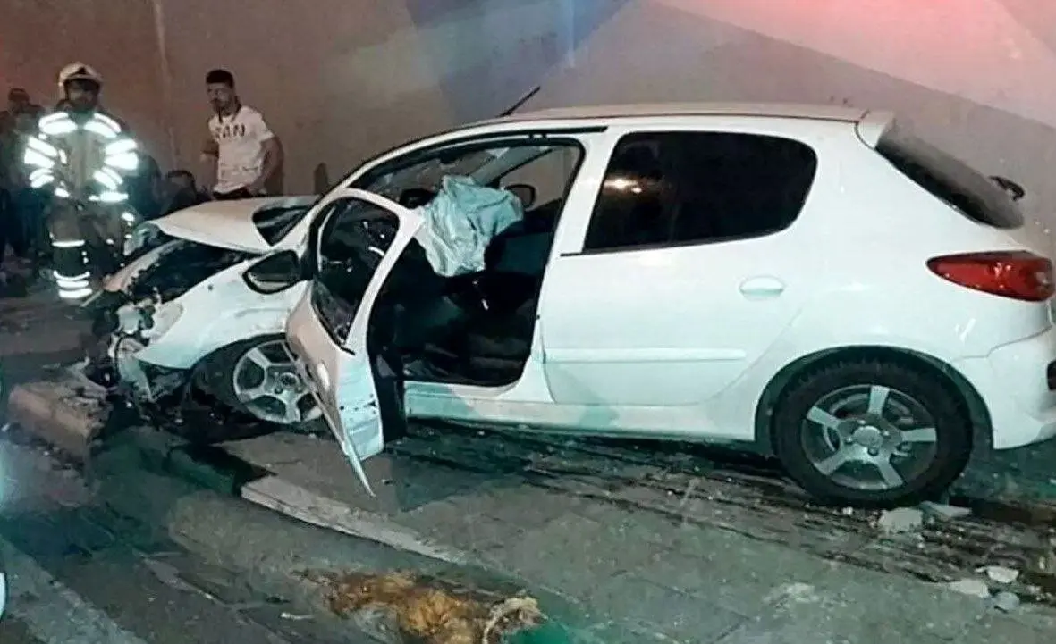 پژو ۲۰۷ دیروز ۲۳ شهریور جان عابر پیاده را گرفت 
