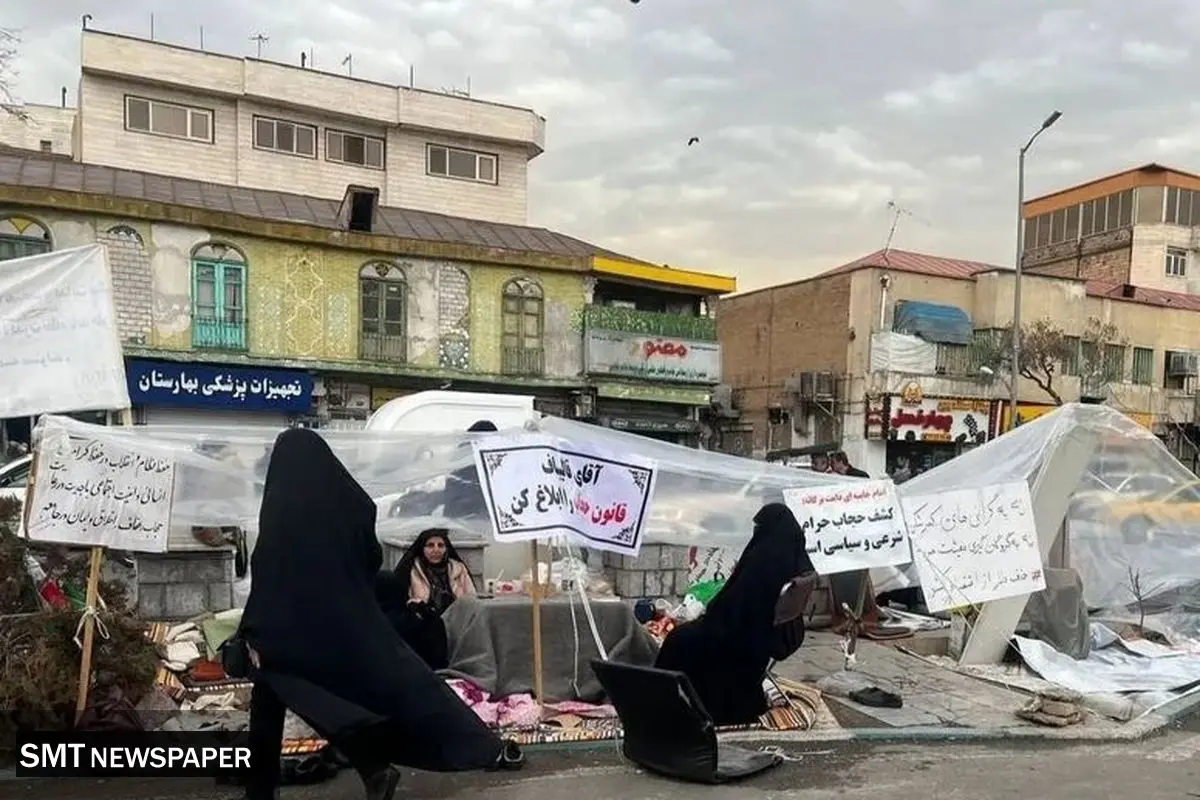  تجمع معترضان به عدم اجرای قانون حجاب مقابل مجلس + عکس