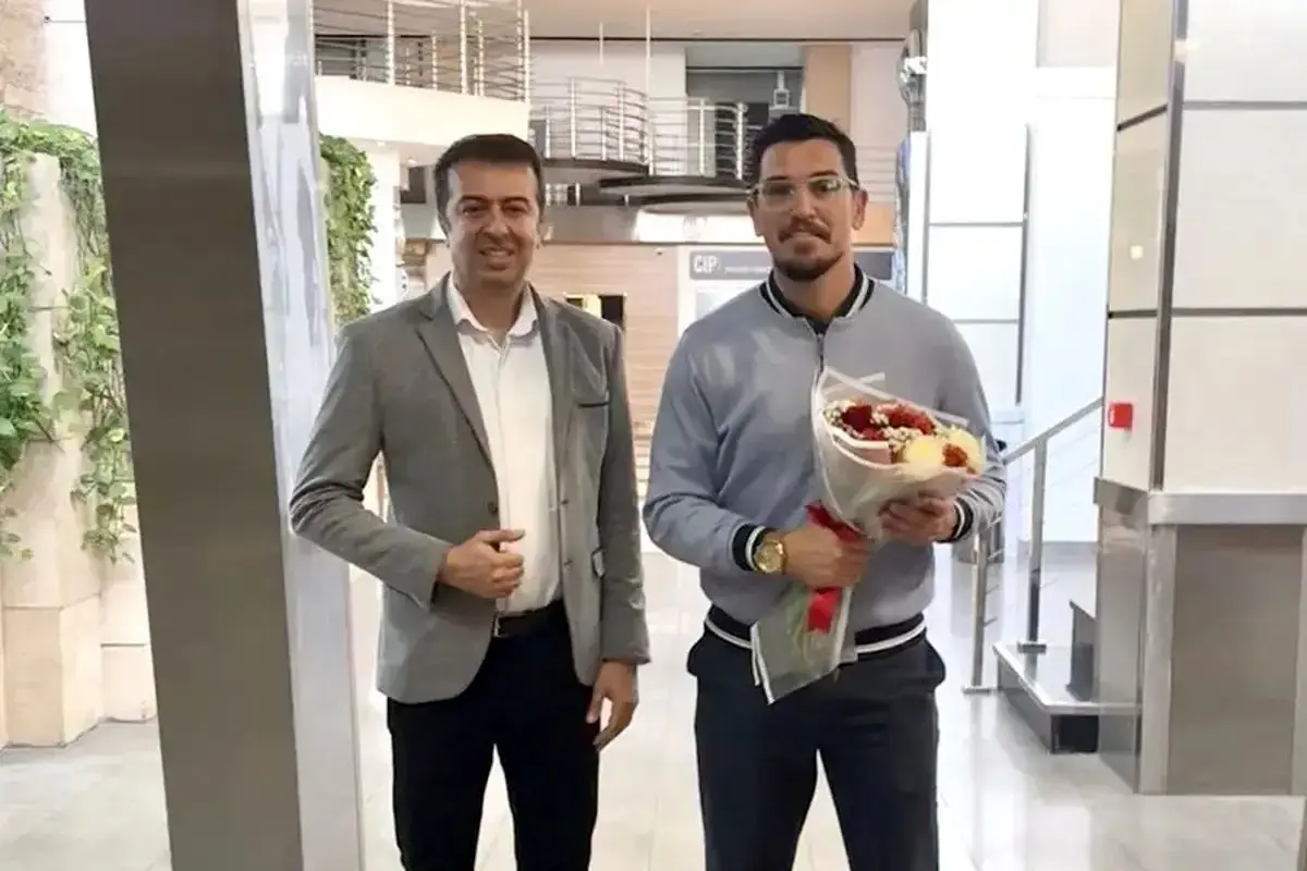 جولیانو والیم، مربی برزیلی بدنساز پرسپولیس وارد تهران شد