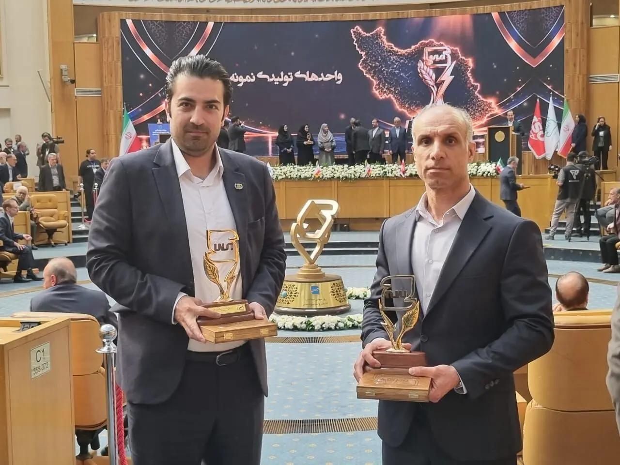  تجلی فرهنگ کیفیت در گروه زر؛ زرکام و زرماکارون بر بام استاندارد ملی ایران ایستادند