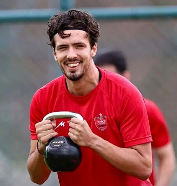 پارگی عضله چهارسر ران؛ باکیچ شبانه راهی مونته‌نگرو شد