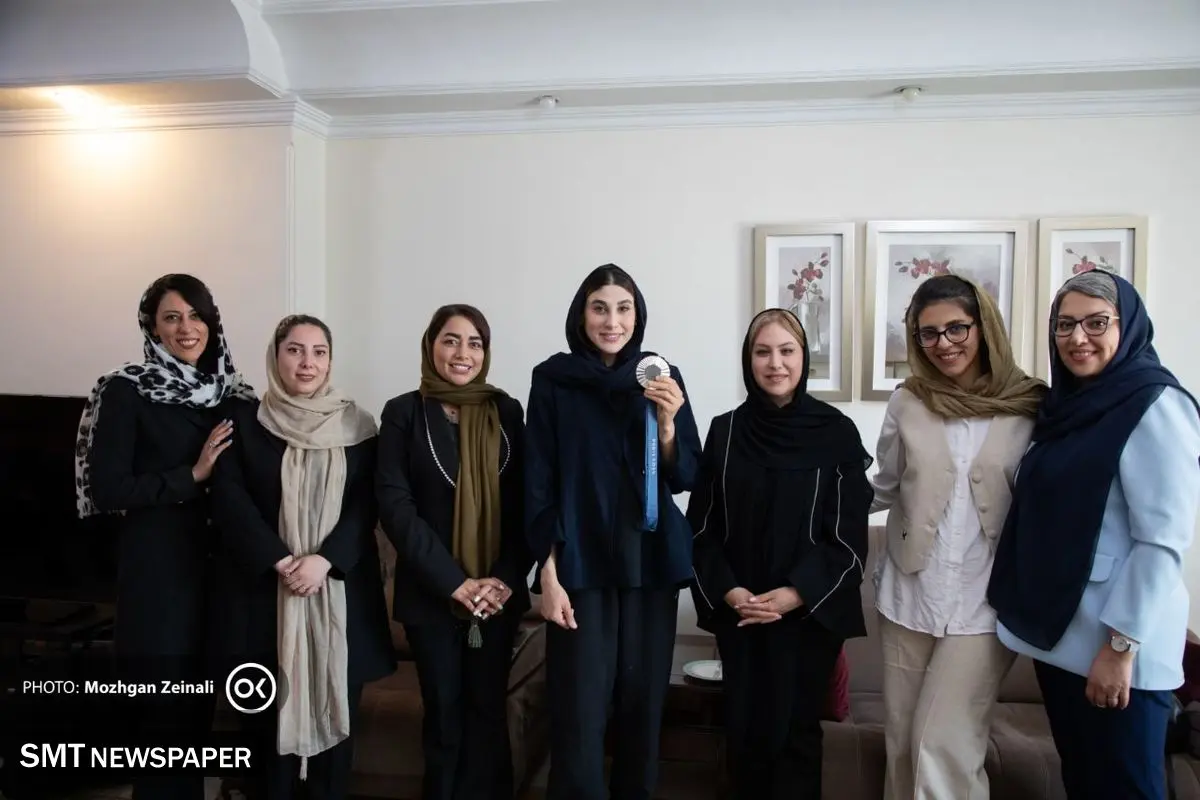 دیدار صمیمانه جمعی از بانوان افق کوروش با ناهید کیانی