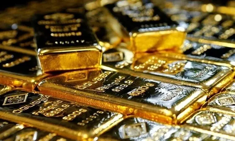 سقوط ۱۵۰ دلاری طلا در سایه ترس از تورم و تنگه هرمز
