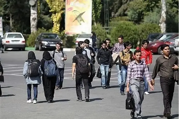 دوراهی سخت دانشجو؛ ادامه علم یا تأمین نان