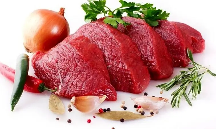 عرضه روزانه ۲۰۰ تن گوشت قرمز وارداتی در بازار