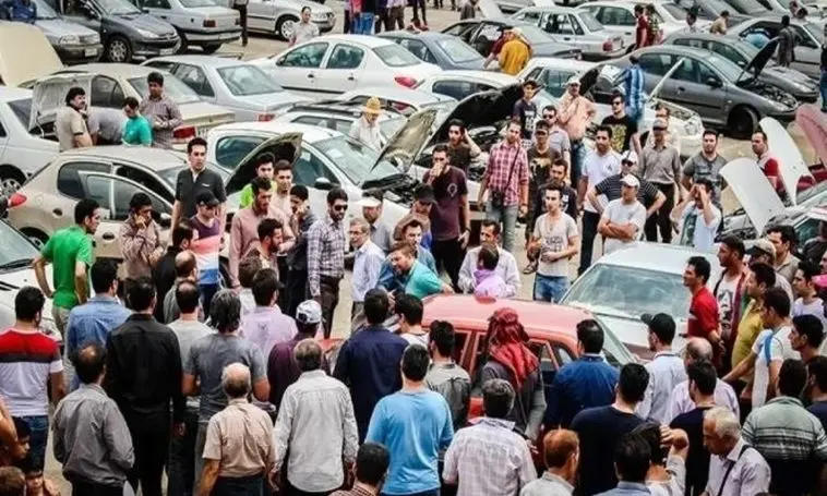 افزایش قیمت خودرو در بازار بی‌تقاضا