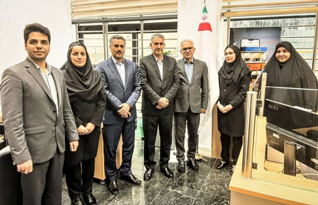 بازدید سرپرست مدیریت عامل بانک سرمایه از شعبه صندوق ذخیره فرهنگیان