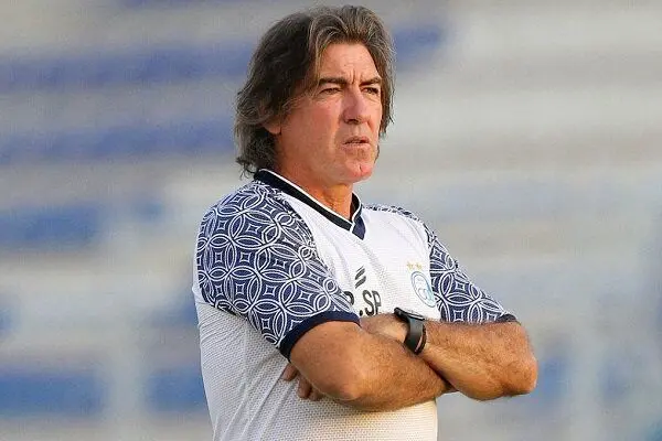 مشکل پروانه کار؛ استقلال در آستانه بحران