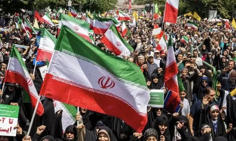 بگو با مردم دنیا که این ایران فروشی نیست