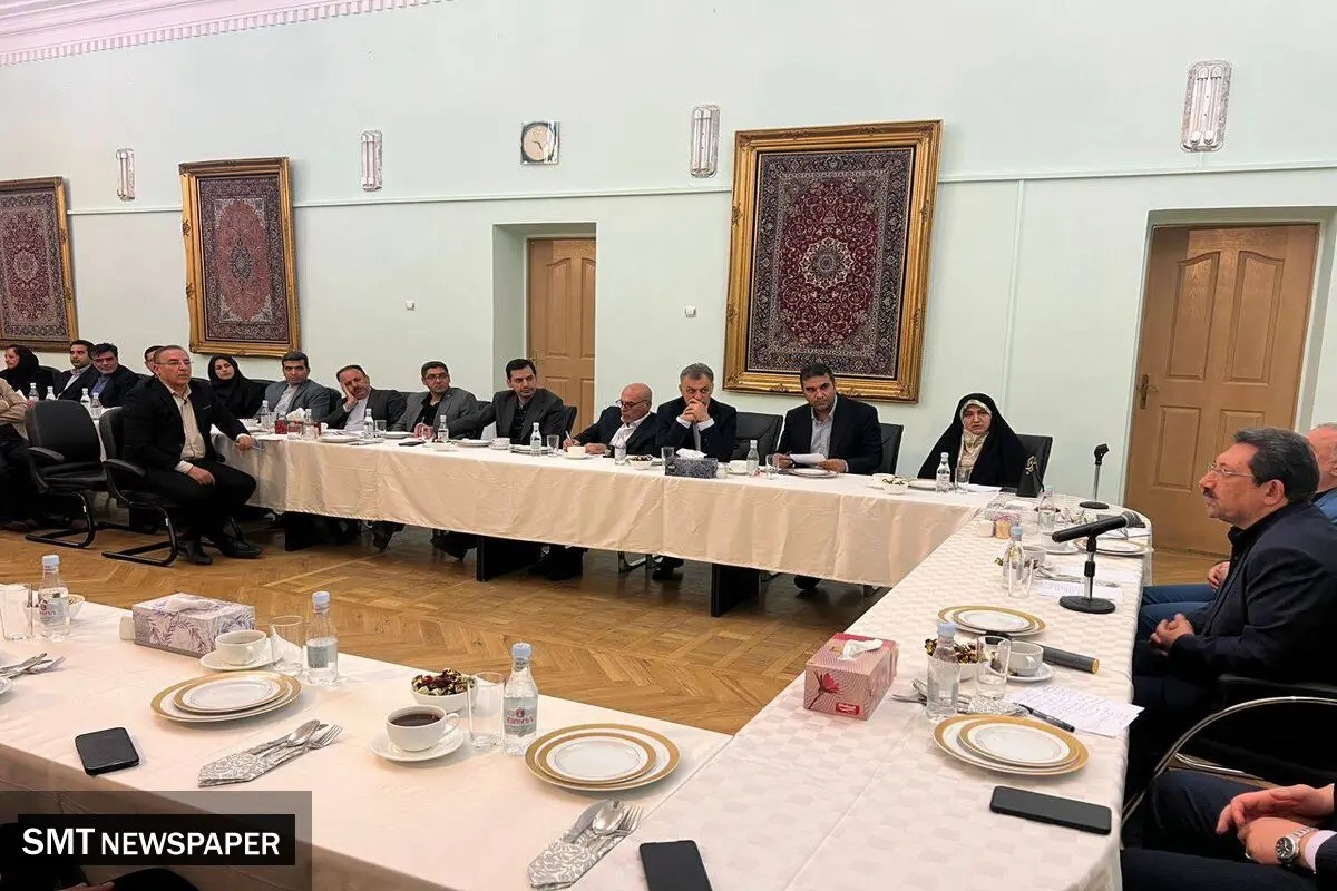در نشست هم اندیشی وزیر صمت با فعالان اقتصادی ایران در ارمنستان