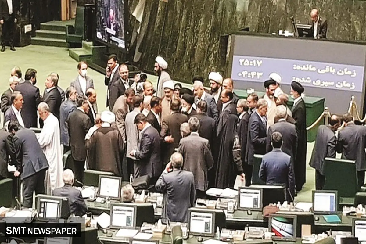 سیاست‌های نهادهای اقتصادی دولت متناقض است