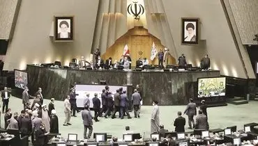 بی‌برنامگی، مجلس را به سمت حاشیه‌ها سوق داد