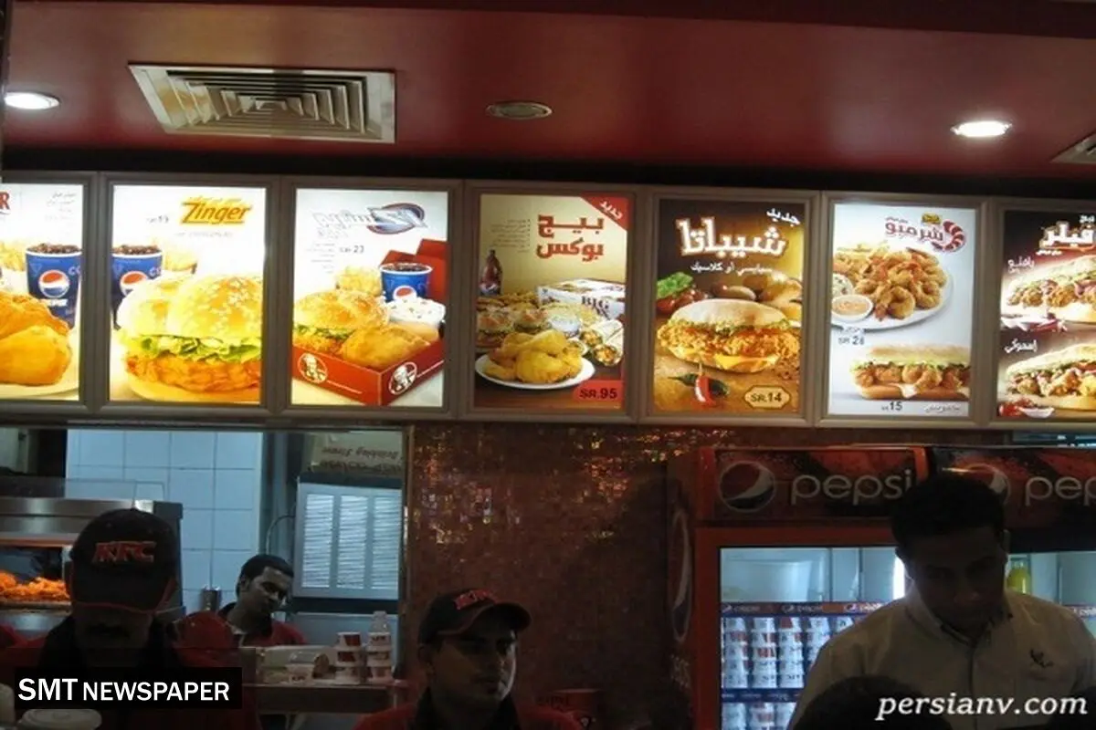 تبلیغ فست فودی دو دختر با پوشش نامتعارف در مکه جنجالی شد