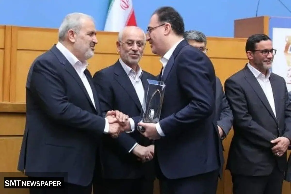 از مدیرعامل شرکت صنایع چوب و کاغذ مازندران به عنوان مدیر برتر صنعتی تقدیر شد