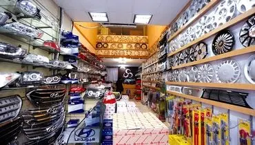 دلار، پشت فرمان بازار لوازم یدکی 