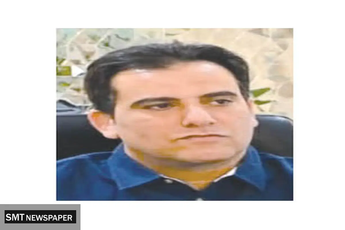 سر بزرگ و دست کوچک‌مانده