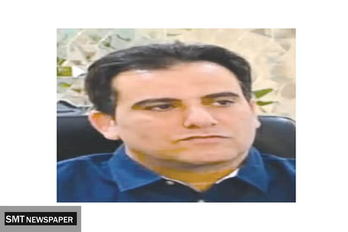 سر بزرگ و دست کوچک‌مانده