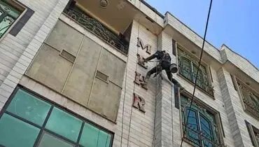 پیچ و رولپلاک سنگ نما با طناب و بدون داربست در تهران و کرج با جهان فرود