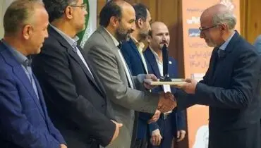 ذوب آهن اصفهان تندیس طلایی جشنواره نوآوری برتر ایران را کسب کرد