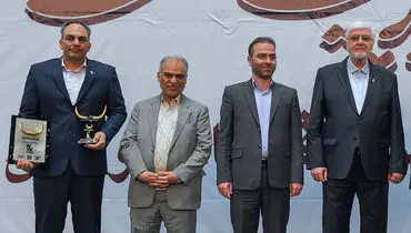 تندیس زرین چهاردهمین دورۀ جایزه مالی ایران به بانک پاسارگاد اهدا شد