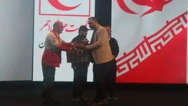 اهدای تندیس برتر به مدیرعامل شرکت سنگ آهن مرکزی ایران