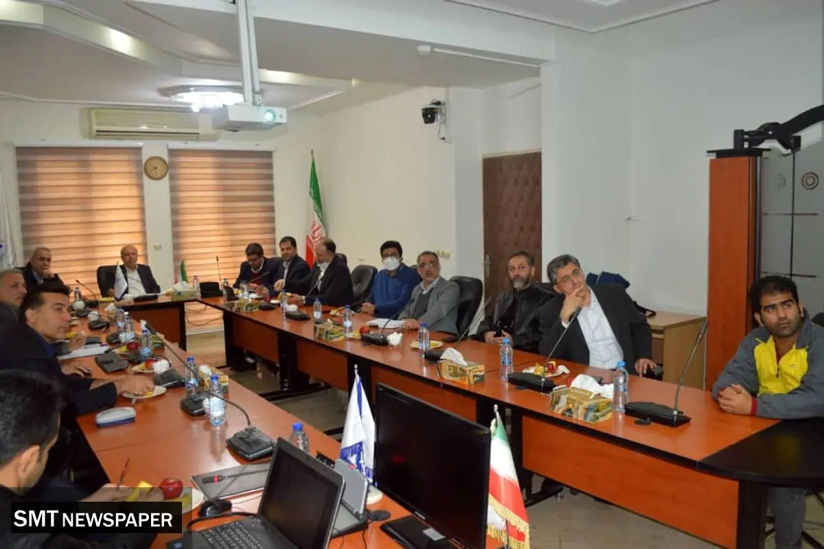 بازدید مشاور و دستیار ویژه وزیر کشور در امور صنعت از پژوهشکده میکرو الکترونک