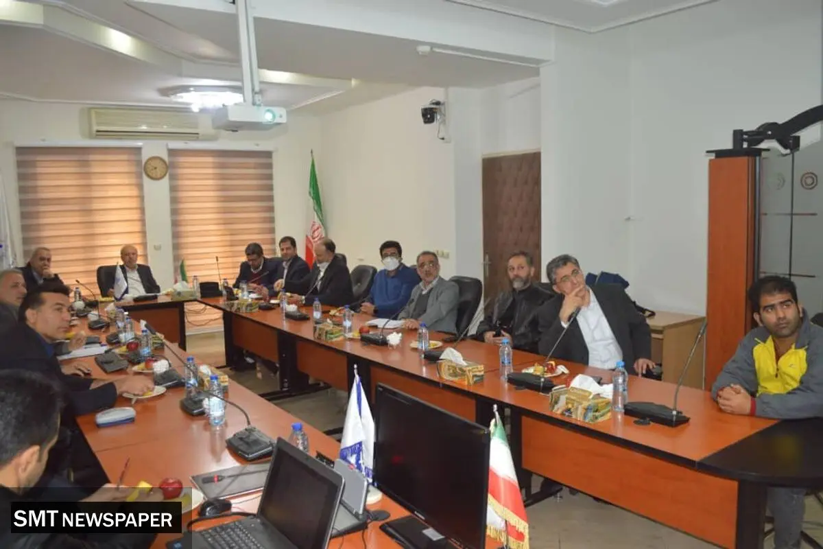 بازدید مشاور و دستیار ویژه وزیر کشور در امور صنعت از پژوهشکده میکرو الکترونک