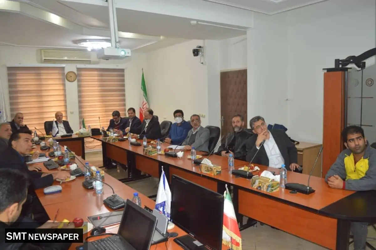 بازدید مشاور و دستیار ویژه وزیر کشور در امور صنعت از پژوهشکده میکرو الکترونک