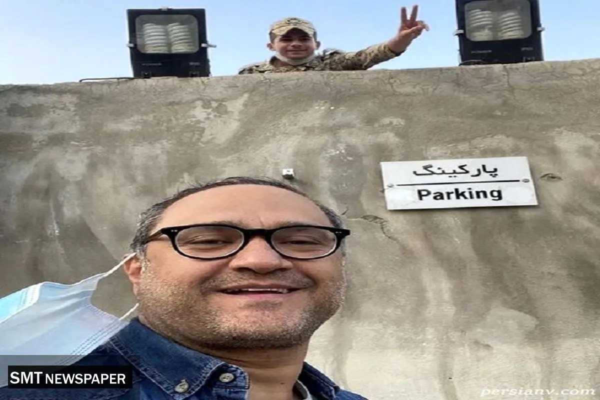 عکس یادگاری رامبد جوان و یک سرباز در بالای دیوار+عکس