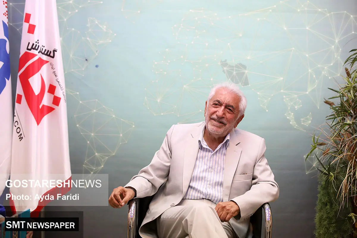 امام گفت غرضی هر پستی خواست بگیرد / نگذاشتند فرمانده سپاه شوم/ دولت خودش را گرفتار کوپن نکند