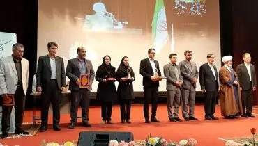 نشان مدیر کنترل کیفیت نمونه خراسان شمالی به آلومینای ایران رسید