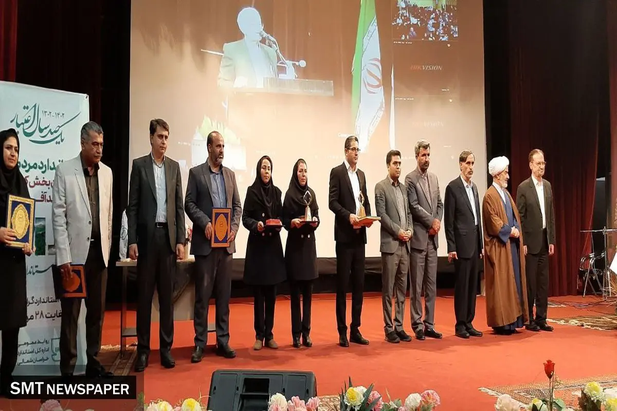 نشان مدیر کنترل کیفیت نمونه خراسان شمالی به آلومینای ایران رسید