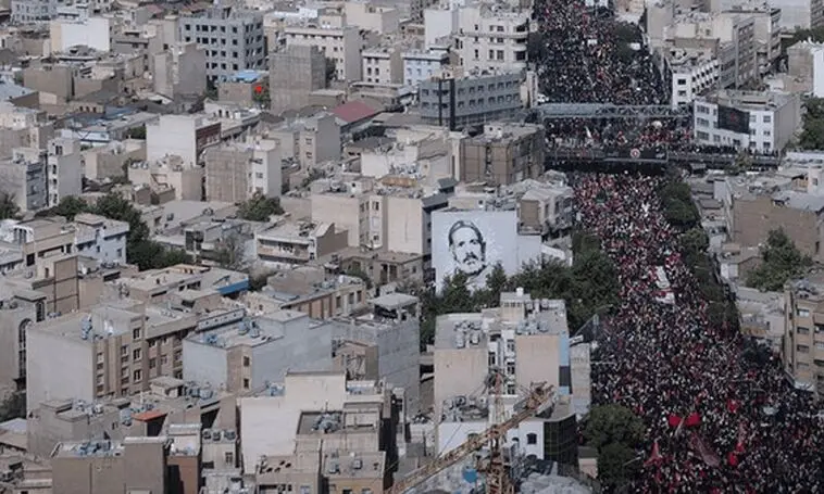 ۱۰ کیلومتر خیابان، یکپارچه عزادار